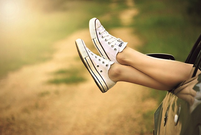 Van leer tot sneakers: een reis door de wereld van schoenen, hun materialen en invloed op de mode-industrie